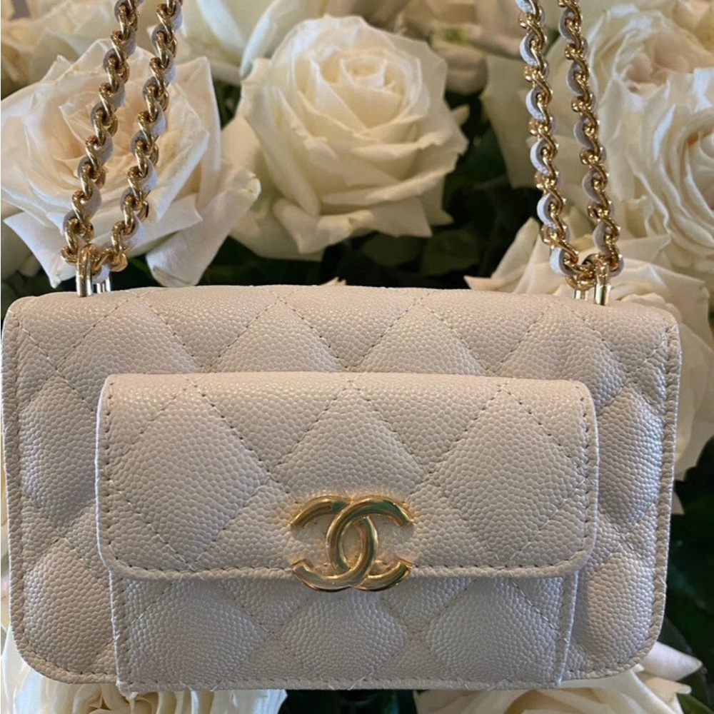 Gorgeous Chanel White Caviar Wallet on chain WOC